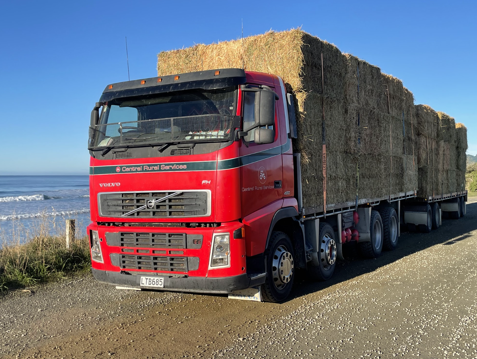 Cartage truck and flat-deck trailer